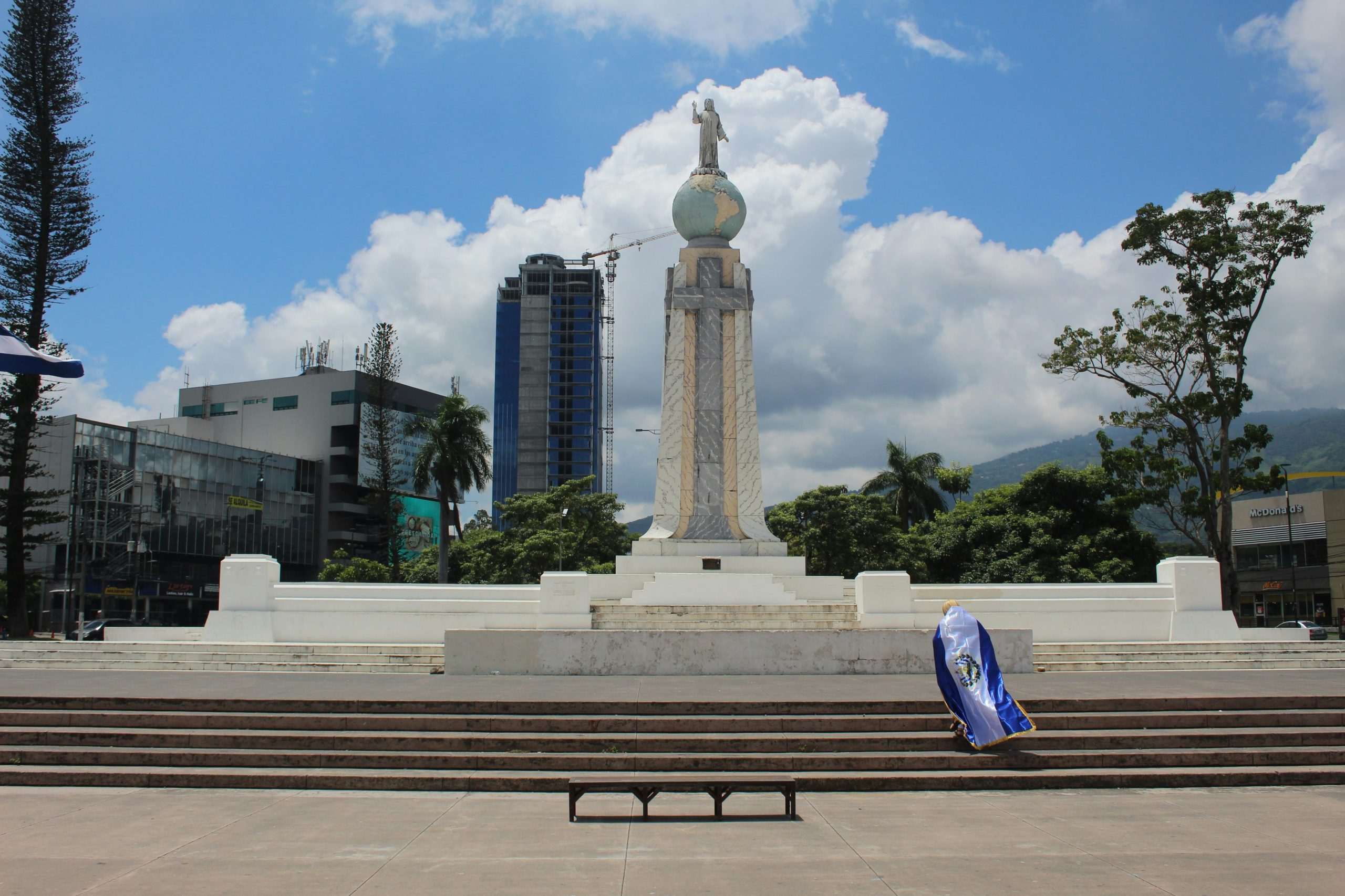 El Salvador’s Hilton Hotel Ventures into Tokenised Debt on BTC
