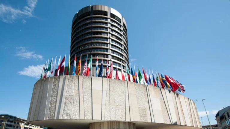 BIS Warns Dollar Stablecoins Could Strain Banks
