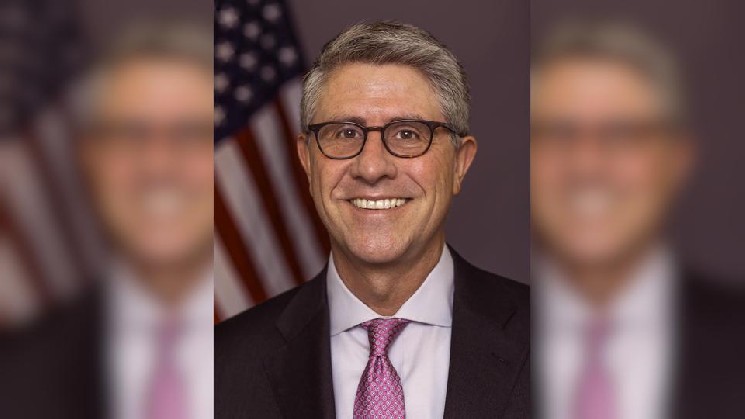 Securitize Names Ex-SEC Chief Ahead of Nasdaq Plan